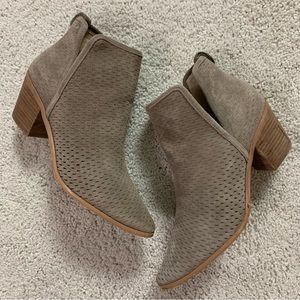 LUCKY Brand LORIA Beige Perforated SUEDE Pointy Toe ANKLE Booties BOOTS  9 M